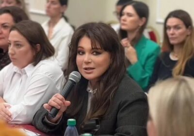 Aesthetic Medicine and Motherhood: Caring for Women Without Standards or Haste