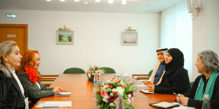 A business meeting at the forum with the Vice-Speaker of the Qatar Shura Council, Her Excellency Dr. Hamda bint Hassan Al Sulaiti